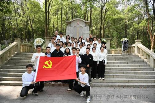 緬懷革命先烈 傳承紅色基因——與玉河社區(qū)黨委共同 祭掃方志敏烈士紀念園